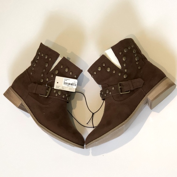 Brown Boots with Studs - Picture 2 of 5